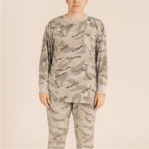 Old Navy Size Medium Camouflage Long-Sleeve Shirt